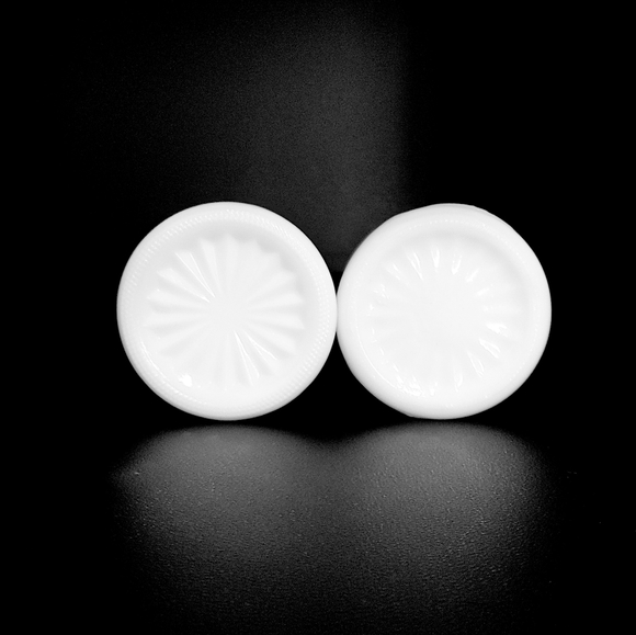 Set of 2 Milk glass bud vases - Picture 3 of 3